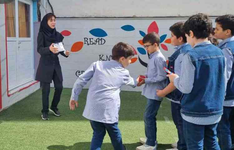 اجرای طرح غوطه وری زبان (بازی زبانی در زنگ تفریح ) 3