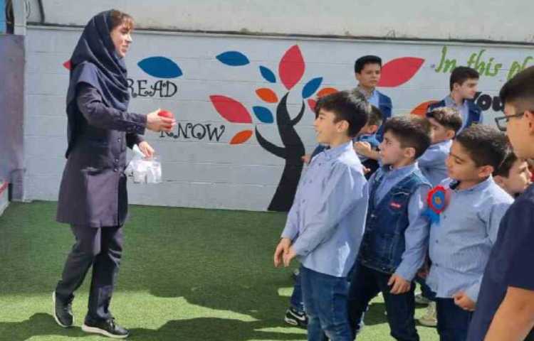 اجرای طرح غوطه وری زبان (بازی زبانی در زنگ تفریح ) 4