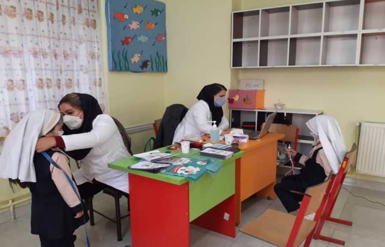 اجرای طرح پایش سلامت در دبستان 6