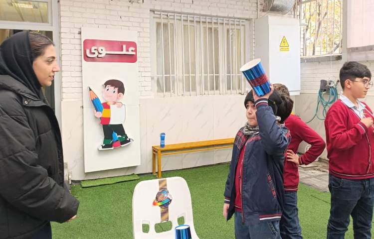 اجرای غوطه وری در زنگ تفریح توسط تیم زبان 1