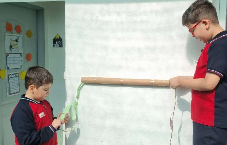 اجرای غوطه‌وری در زنگ تفریح توسط مدرسین زبان 1