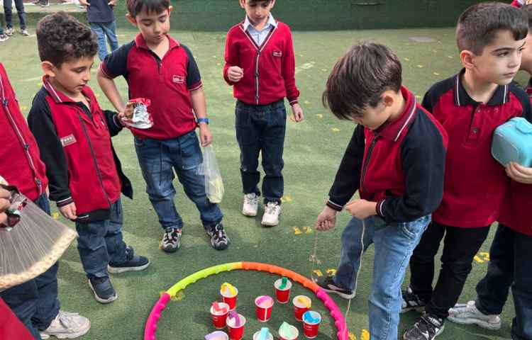 اجرای غوطه‌وری در زنگ تفریح توسط مدرسین زبان 1