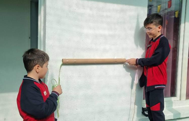 اجرای غوطه‌وری در زنگ تفریح توسط مدرسین زبان 2