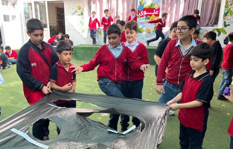 اجرای غوطه‌وری در زنگ تفریح توسط مدرسین زبان 2