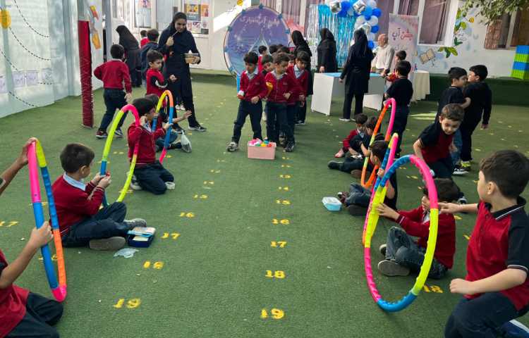 اجرای غوطه‌وری در زنگ تفریح توسط مدرسین زبان 2