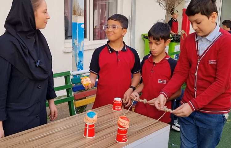 اجرای غوطه‌وری در زنگ تفریح توسط مدرسین زبان 2