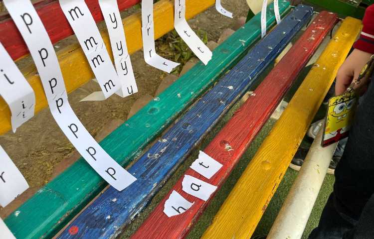 اجرای غوطه‌وری در زنگ تفریح توسط مدرسین زبان 2