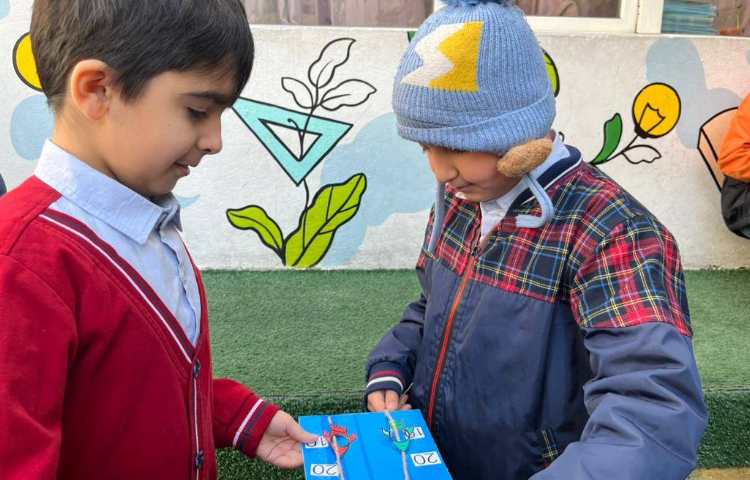 اجرای غوطه‌وری در زنگ تفریح توسط مدرسین زبان 2