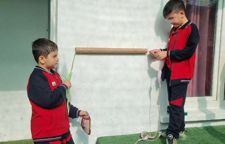 اجرای غوطه‌وری در زنگ تفریح توسط مدرسین زبان 3