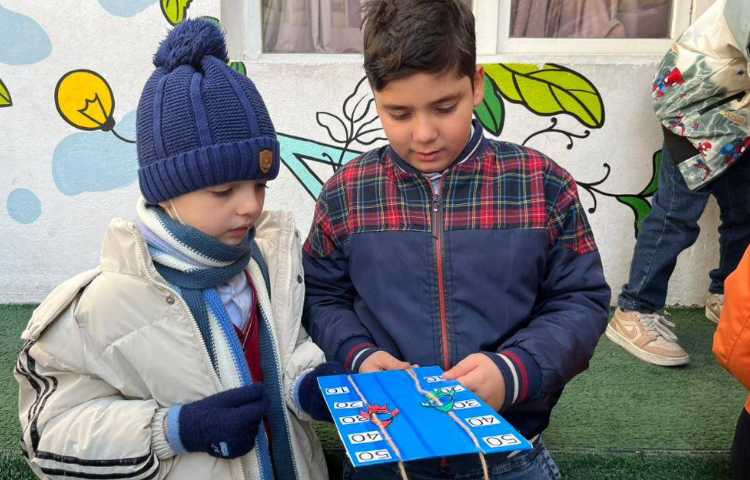 اجرای غوطه‌وری در زنگ تفریح توسط مدرسین زبان 3