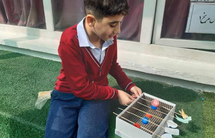 اجرای غوطه‌وری در زنگ تفریح توسط مدرسین زبان 4