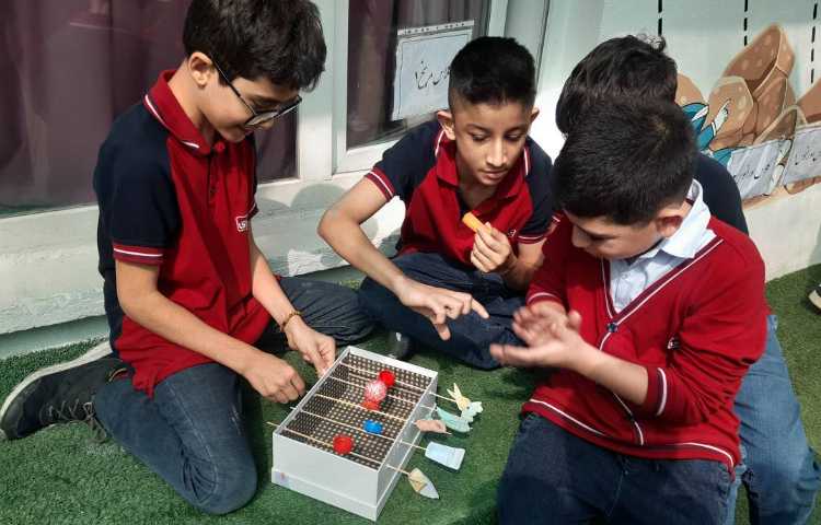 اجرای غوطه‌وری در زنگ تفریح توسط مدرسین زبان 5