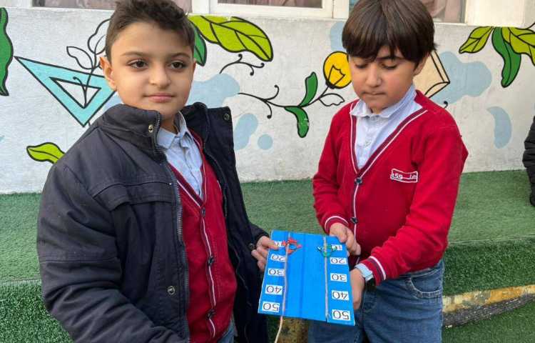 اجرای غوطه‌وری در زنگ تفریح توسط مدرسین زبان