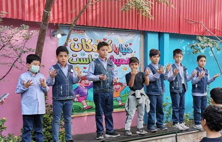 اجرای مراسم صبحگاه به زبان انگلیسی( قرآن ، سرود ملی، ورزش) 2