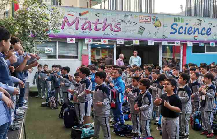 اجرای مراسم صبحگاه به زبان انگلیسی( قرآن ، سرود ملی، ورزش) 3