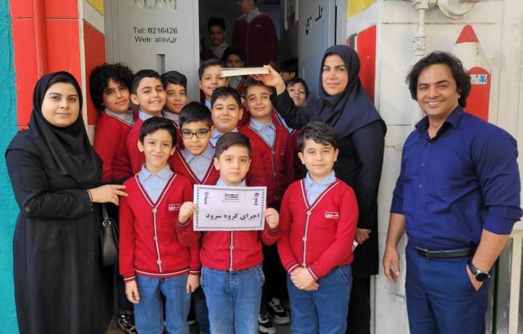 اجرای مسابقه سرود در آموزش و پرورش منطقه 13 3