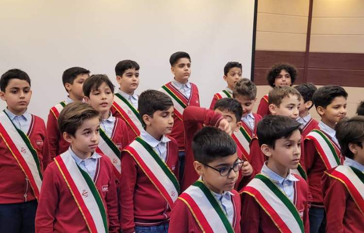 اجرای مسابقه سرود در آموزش و پرورش منطقه 13 5