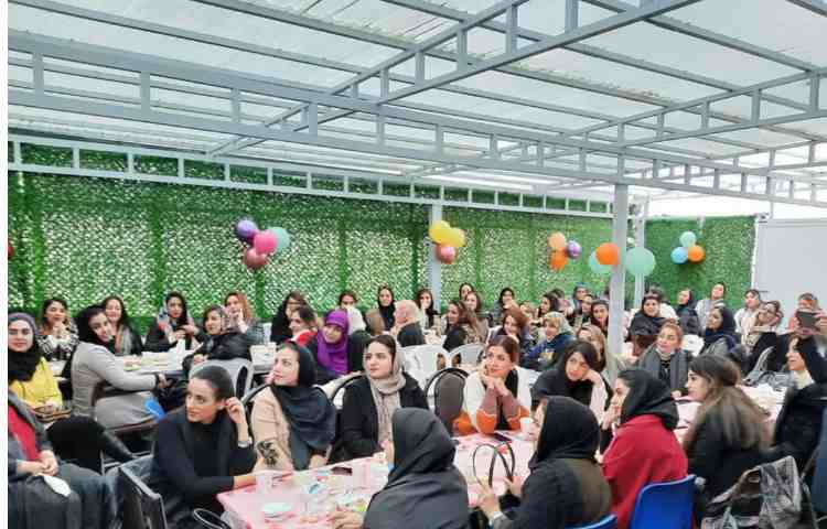 اجرای مسابقه مهیج بین مادرهای عزیز 1