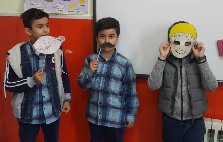 :اجرای نمایش بلدرچین و برزگر، کلاس مریخ 1