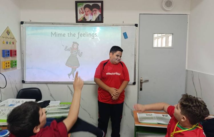 اجرای نمایش (Mime the feelings) توسط دانش‌آموزان 5