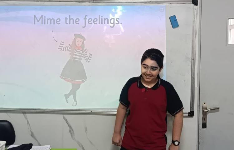 اجرای نمایش (Mime the feelings) توسط دانش‌آموزان