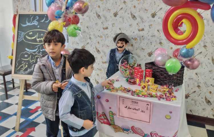 اجرای نمایش توسط گل پسرهای کلاس بادبادک 2