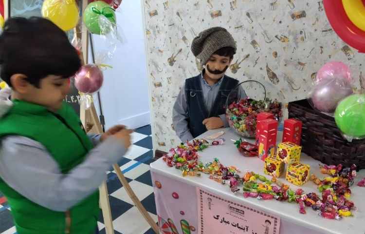 اجرای نمایش توسط گل پسرهای کلاس بادبادک 3