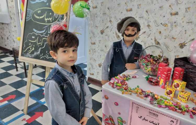 اجرای نمایش توسط گل پسرهای کلاس بادبادک 4