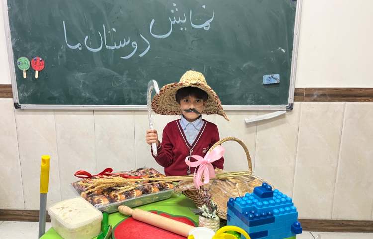 اجرای نمایش دوستان ما 8