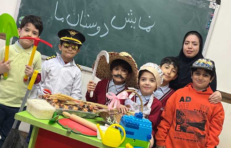 اجرای نمایش دوستان ما 9