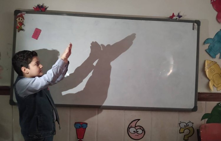 اجرای نمایش سایه در کلاس زنگ علوم 1