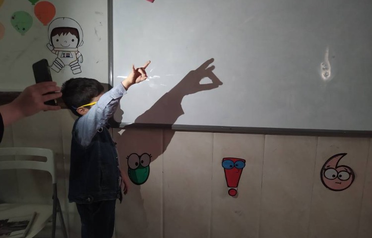 اجرای نمایش سایه در کلاس زنگ علوم 3