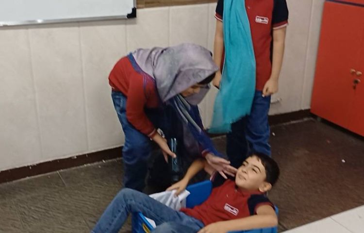 اجرای نمایش کودکی بر آب 3