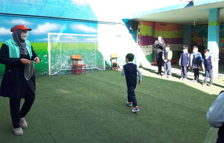 اجرای ورزش و نرمش صبحگاهی پایه های اول و دوم بمناسبت هفته تربیت بدنی 4