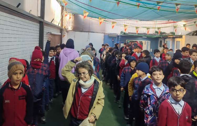 اجرا مراسم صبحگاهی توسط تیم زبان 1