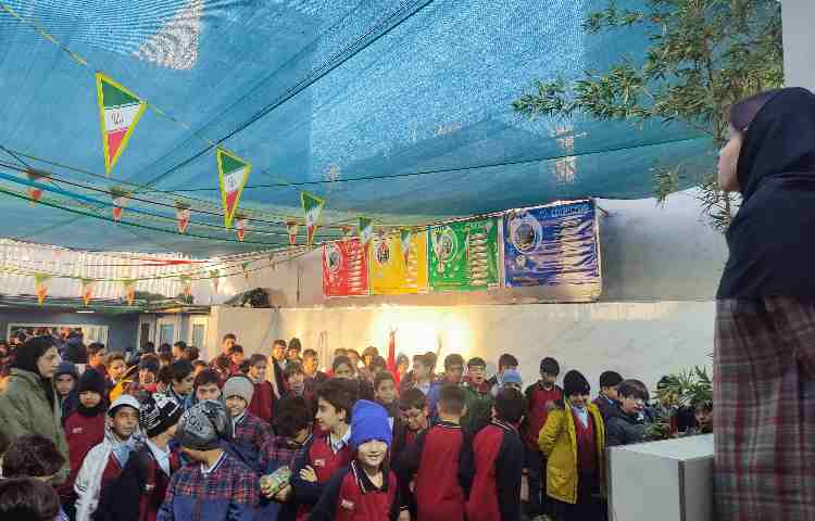 اجرا مراسم صبحگاهی توسط تیم زبان