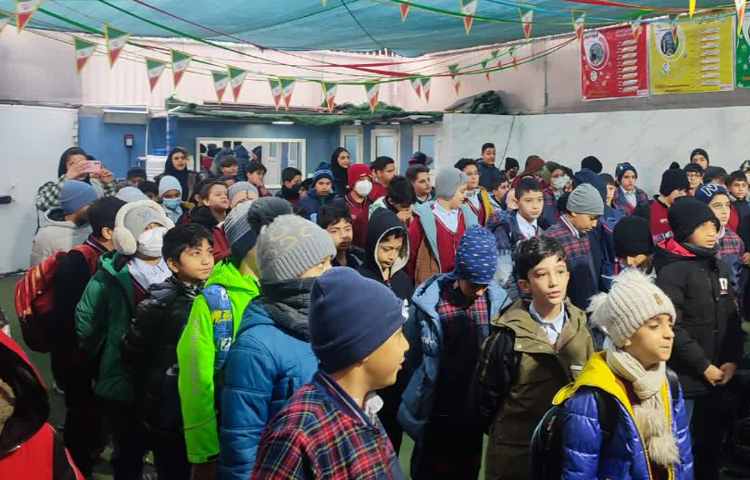 اجرا مراسم صبحگاهی توسط نیم زبان 2