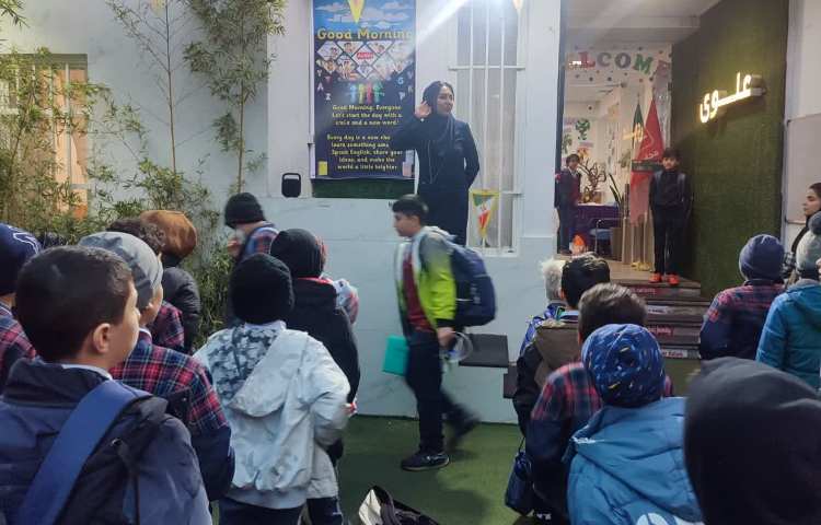 اجرا مراسم صبحگاهی توسط نیم زبان