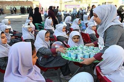 ضرورت توزیع شیرمدارس در مناطق کمتر برخوردار