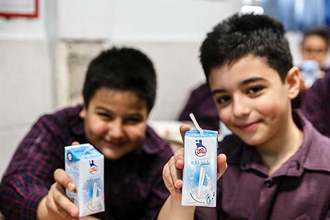 اهمیت اجرایی شدن طرح توزیع شیر مدارس در ایران