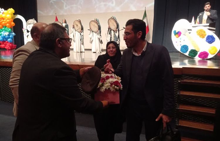 اختتامیه مراسم دوسالانه هنر و تقدیر از دانش آموزان برگزیده 10