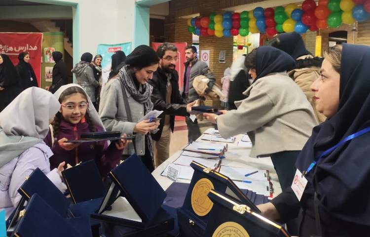 اختتامیه مراسم دوسالانه هنر و تقدیر از دانش آموزان برگزیده 18