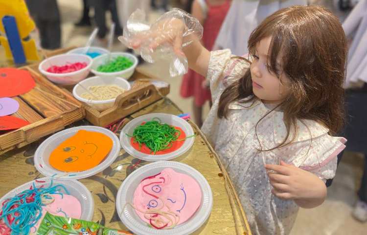 اختتامیه کلوپ تکه های یخ، خنده های ریز 13