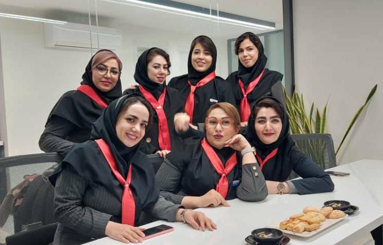 :ارائه بهترین گزارش از فعالیت های زبان دبستان پسران شرق در بین شعب