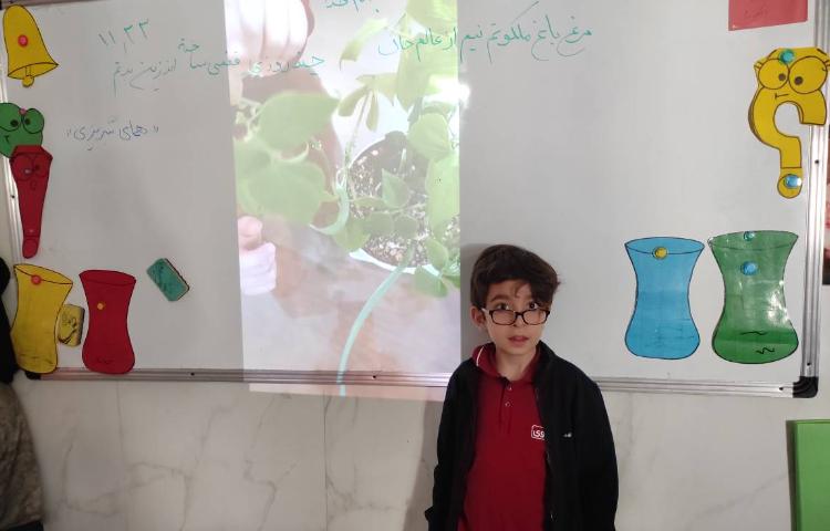 ارائه تحقیق علوم توسط دانش‌آموز امیر حسین شیشه گر 3