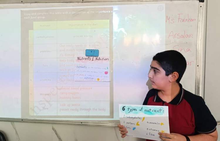 ارائه دانش‌آموزان در زنگ علوم به زبان انگلیسی 2