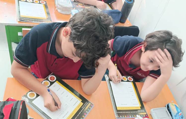 ارائه دانش‌آموزان در زنگ علوم به زبان انگلیسی 3