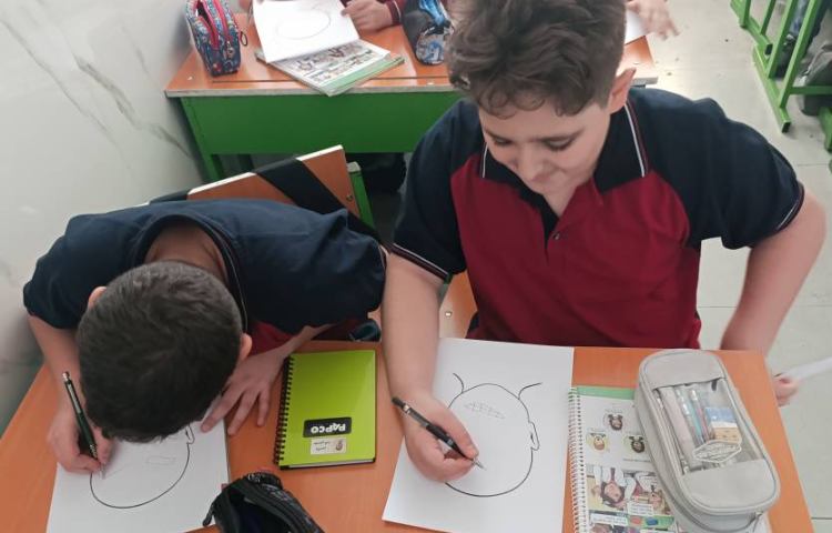 ارائه دانش‌آموزان در زنگ علوم به زبان انگلیسی 5