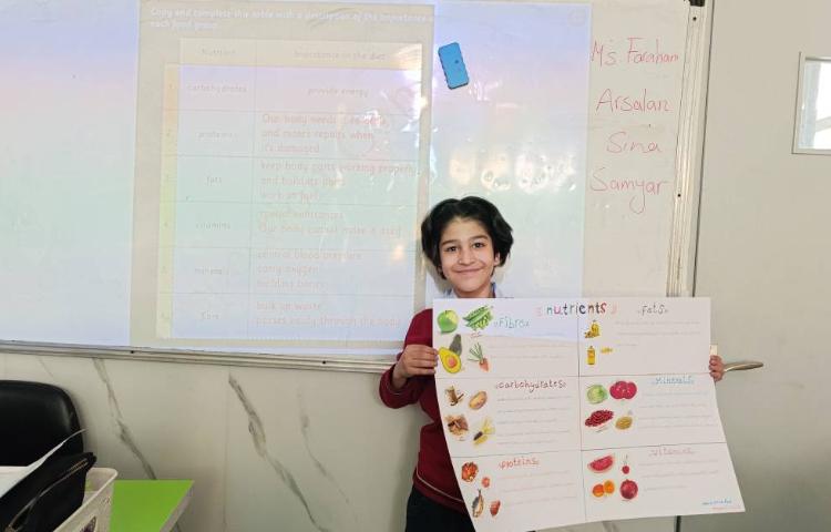 ارائه دانش‌آموزان در زنگ علوم به زبان انگلیسی