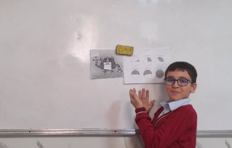 ارائه دانش آموزان در زنگ Math